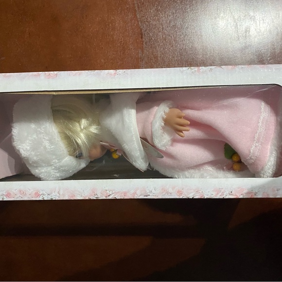 Precious Moments Doll, The Doll Maker, 12”, Winter Wonderland - Picture 3 of 5